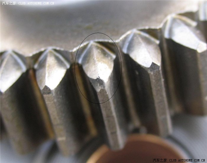 倒档齿轮问题磨损新齿轮上图单发引起重视圆圈内为磨损齿