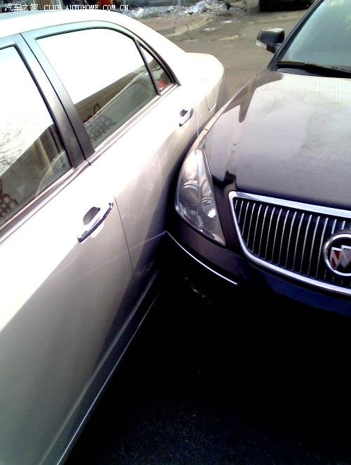 今天被别克君越撞了幸好是小事故双方走互碰自赔了