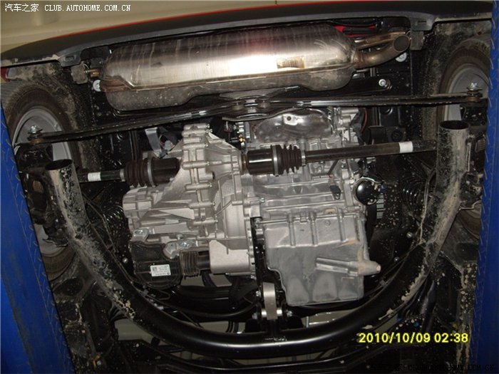 看典型的拖拽臂式悬挂 u型梁相当强壮