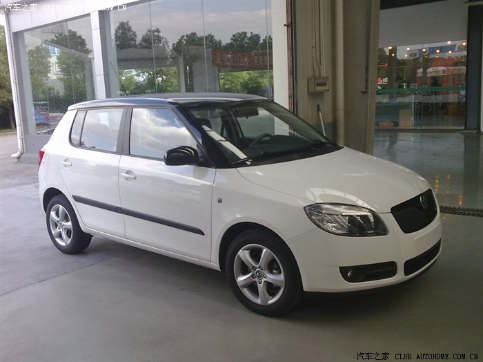 我上会做首保看到一辆白色酷黑,不知是不是你的