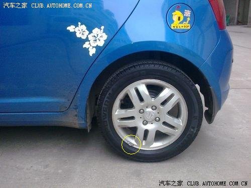 谁知道雨燕原厂轮毂上这个紧固件叫什么名字?