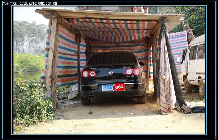 群友"临窗品茗"的小迈就停在鱼塘边上的简易车库里.