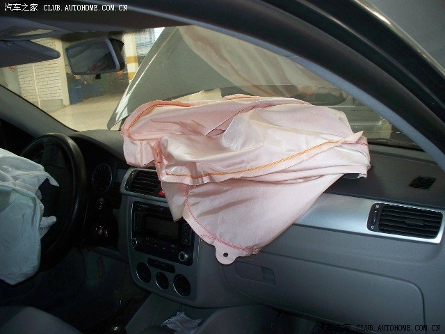 宝来副驾驶安全气囊弹出演示图