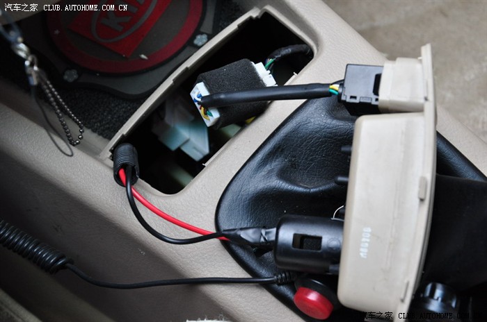 从此不再烧保险(点烟器座改充电器座)