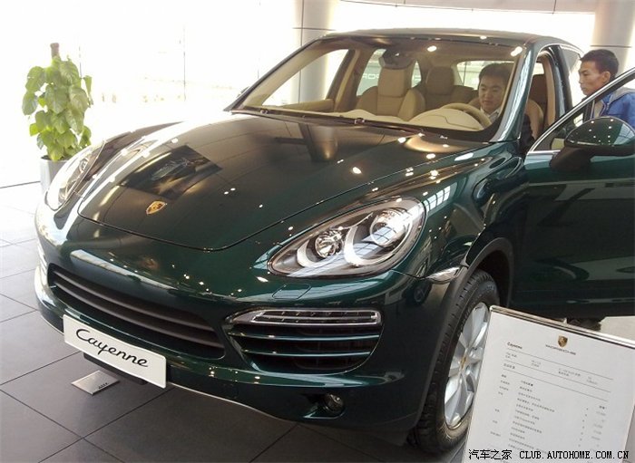 墨绿色卡宴实拍