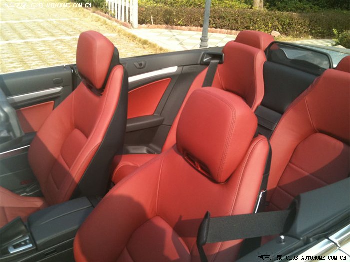 奔驰e260cgi敞篷版.外银内红