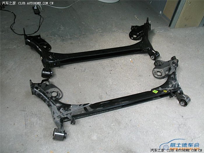 polo的后桥扭力梁的结构还真不错.