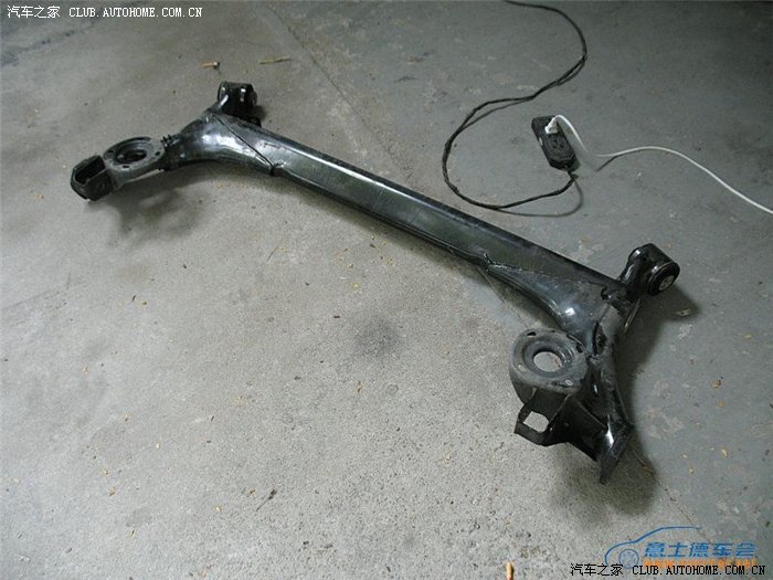 polo的后桥扭力梁的结构还真不错.