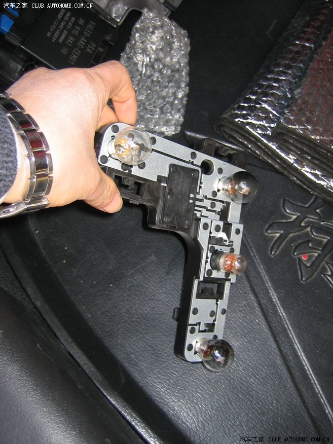 转向灯故障,自己动手307更换转向灯,diy感觉不错!