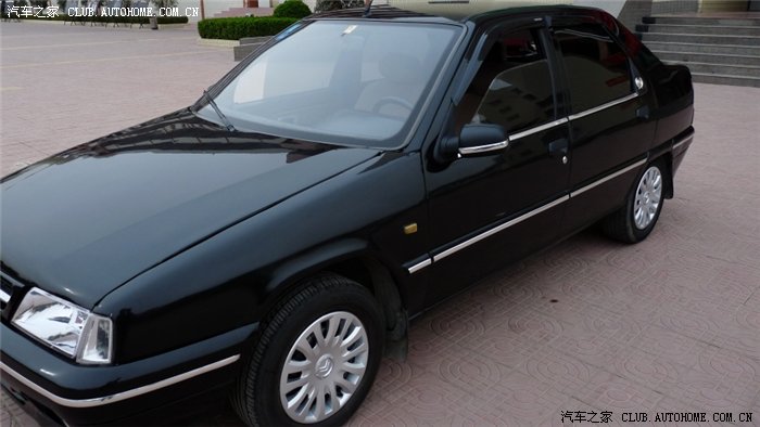 春暖花开40张图片展示康坛唯一一辆黑色富康