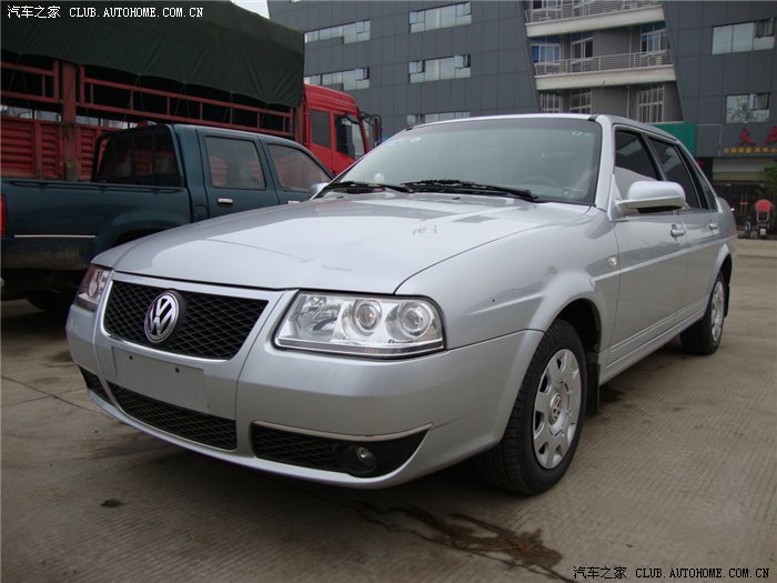 银色的志俊真好看