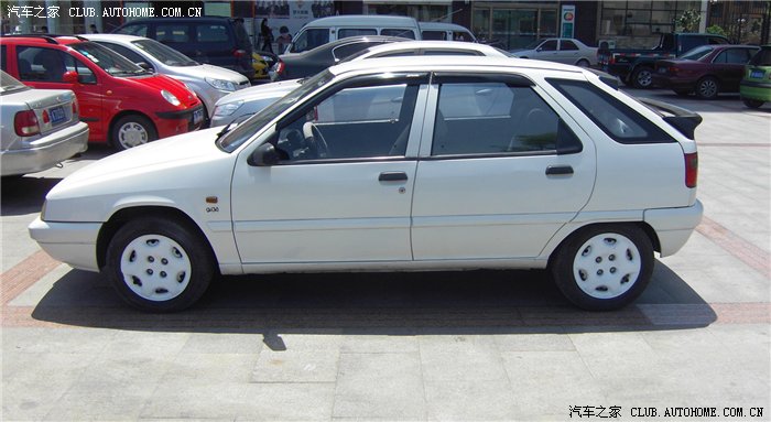 潍坊出售02年白色两厢富康