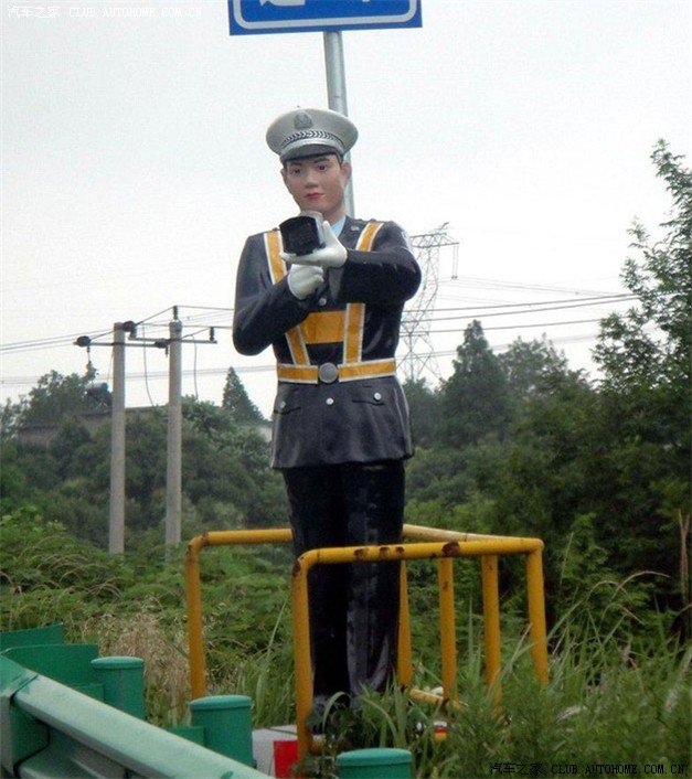 万元假警察现身高速公路