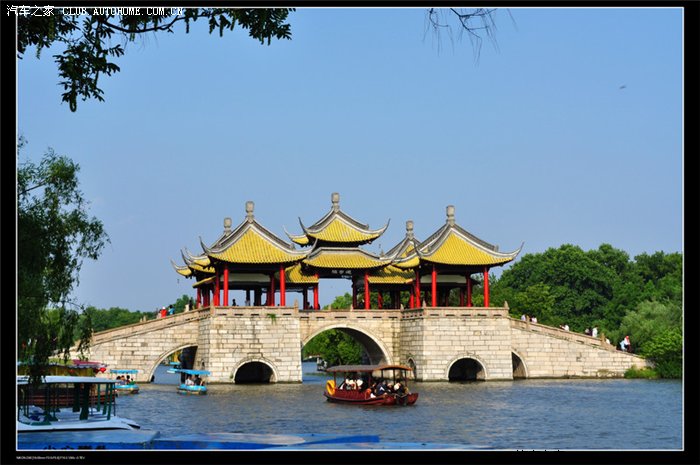 下面这张就是传说中的五亭桥(二十四桥倒是没拍,原因是人太多,为拍一