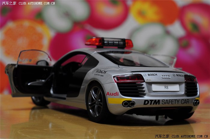 奥迪r8白色 敞篷版 近景实拍!