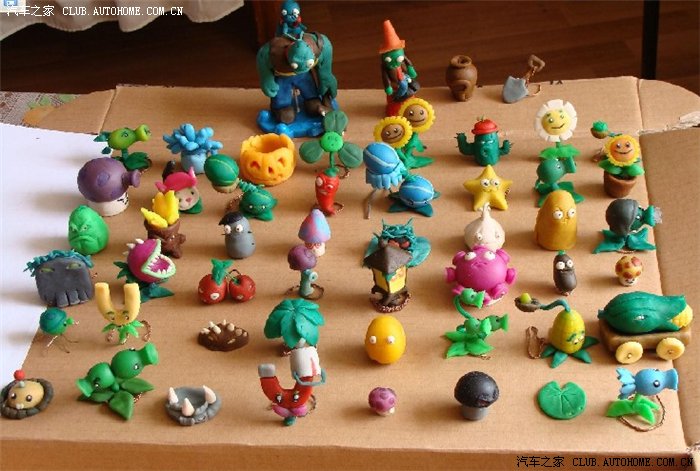 牛人用橡皮泥捏出植物大战僵尸