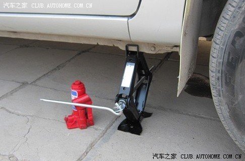 千斤顶的位置对否