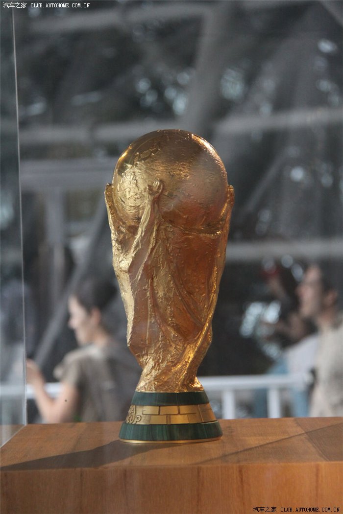 大力神杯惊现上海世博会西班牙馆