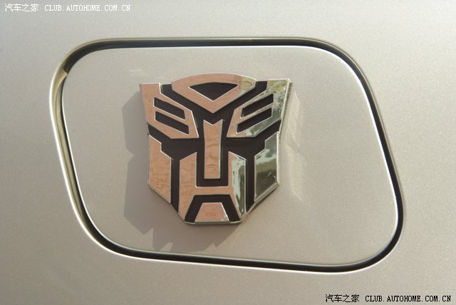 大家出个主意,变形金刚的车标应该贴哪里好看?