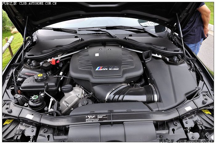 宝马m3强大的进气谐振箱