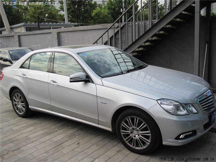 【e200装修日记】银色e200车顶和后视镜贴膜改色作业~~~_奔驰e级论坛