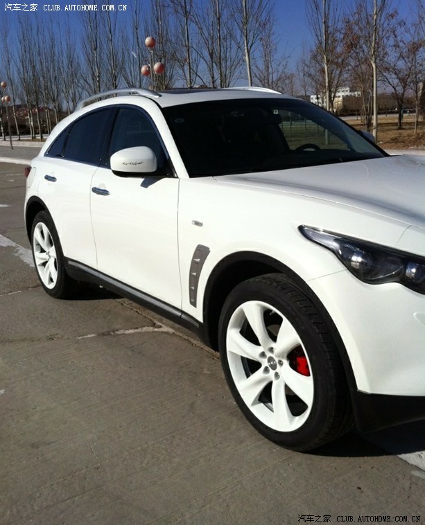 英菲尼迪fx35白色轮毂改色作业3333公里用车感受