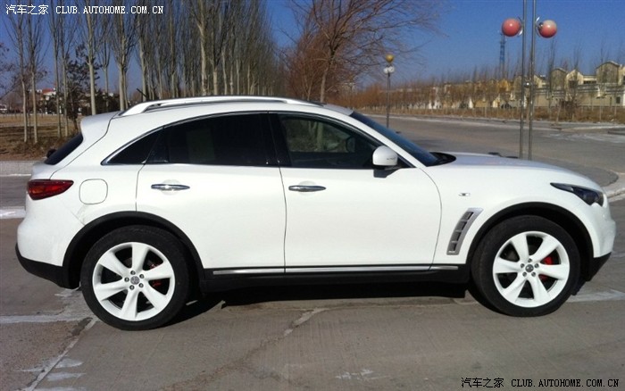 英菲尼迪fx35白色轮毂改色作业3333公里用车感受