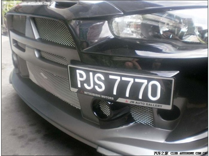 前车牌安装在车子左侧还是右侧党国领导下守规矩不怕jj给力