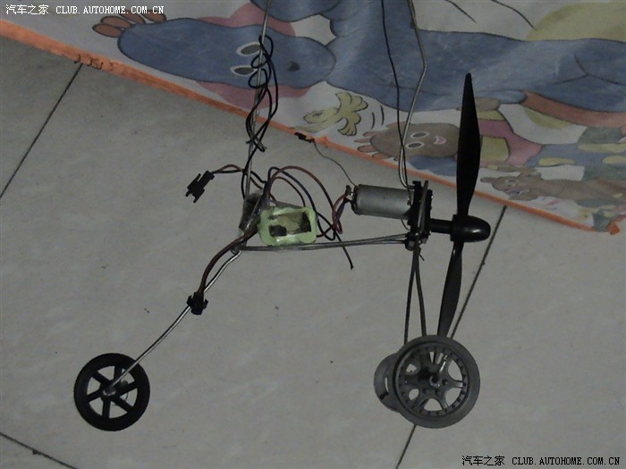 自制动力三角翼飞行器