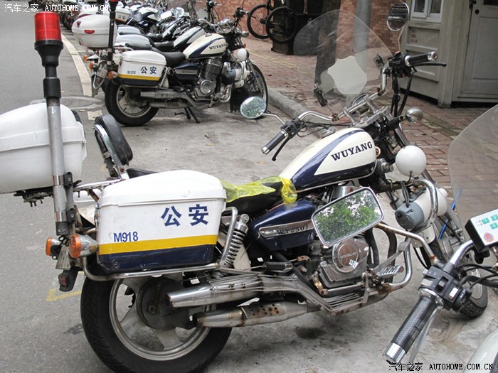 看看广州交警的警用摩托车