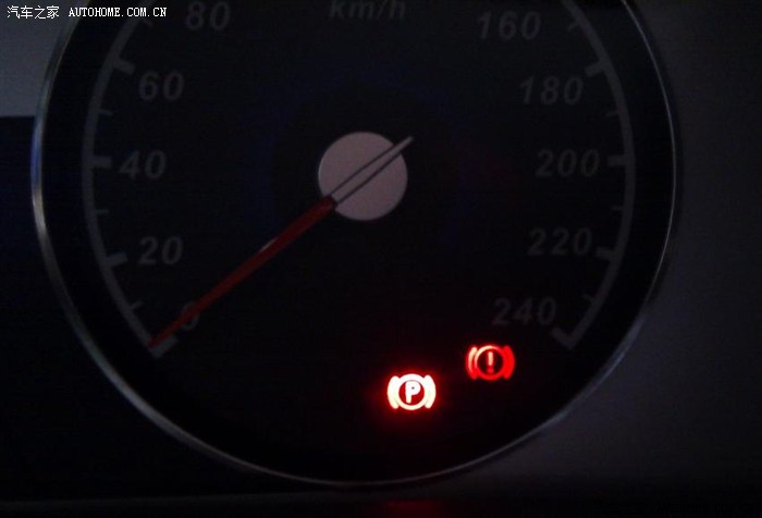 手刹拉起后,制动系统异常指示灯忽亮忽灭,是怎么回事?