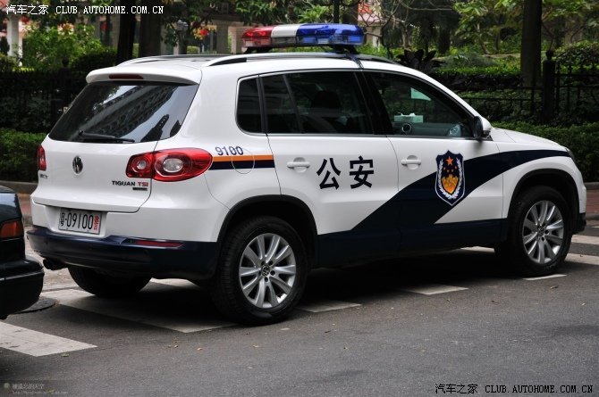 呵呵警车也上tg了据说不久这里满大街跑的出租车也会上tg