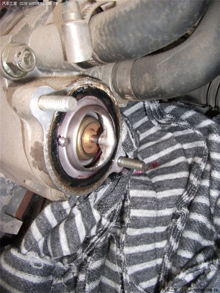 更换节温器作业,后又更换水温传感器,结果还没排除故障