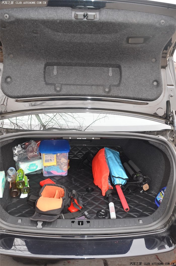 沃沃s80l后备箱三脚架固定带断了.