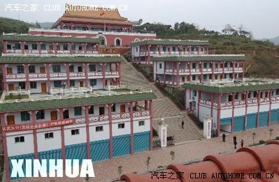 重庆市忠县黄金镇政府大楼堪称是天安门和布达拉宫的完美结合