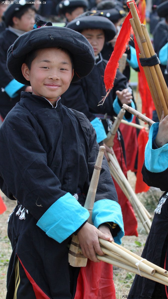 帅帅,酷酷的彝族少年——小家伙让我多给他照几张,别说,还真会做表情.
