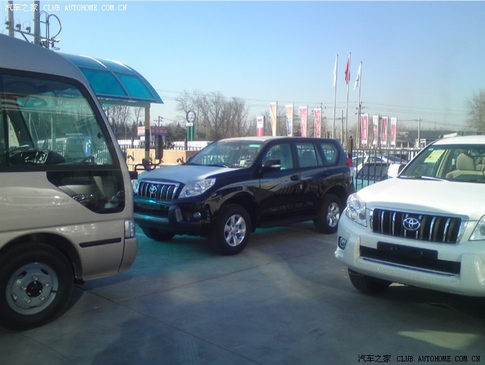 普拉多的后防撞钢梁