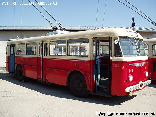 北京街头的斯柯达公共汽车