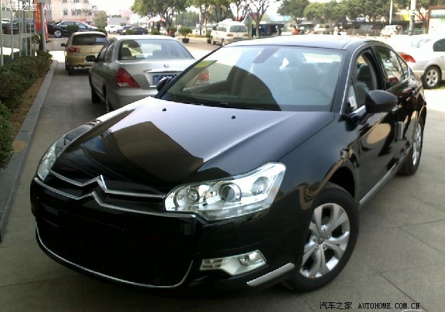 同样是借用坛友的图片,感觉c5前脸象个大口,不好看