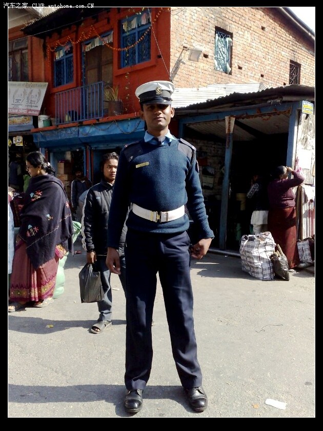 尼泊尔警察没有你说的那么吓人,贫穷但很富有生活热情的国家