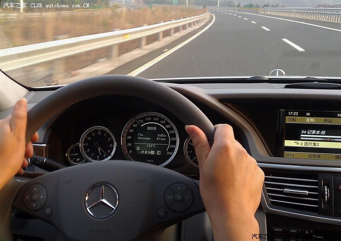 我在高速上开,过程中油耗最低曾达到4.6l/100km.