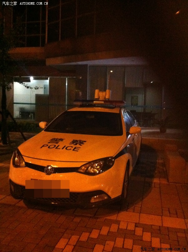 怎么感觉小6的警车偏小呢