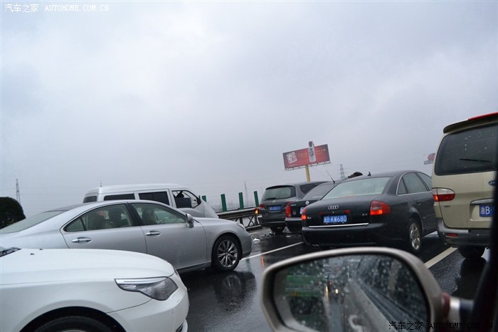 绍兴高速下雨天4公里内6事故!伤不起啊