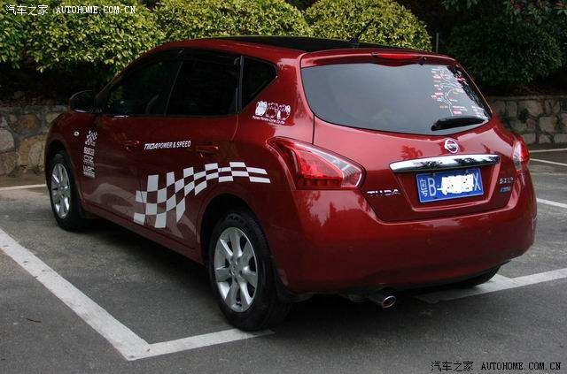 红色新骐达 喇叭高音头 尾翼 倒后镜视频 光亮黑顶 小小作业