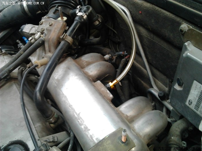 求图片求发动机橡胶进气真空管位置