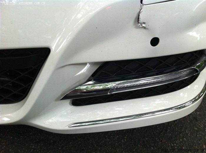 4626 | 回复: 37 奔驰c级论坛 新车c200时尚未来得及作业,就被撞了.