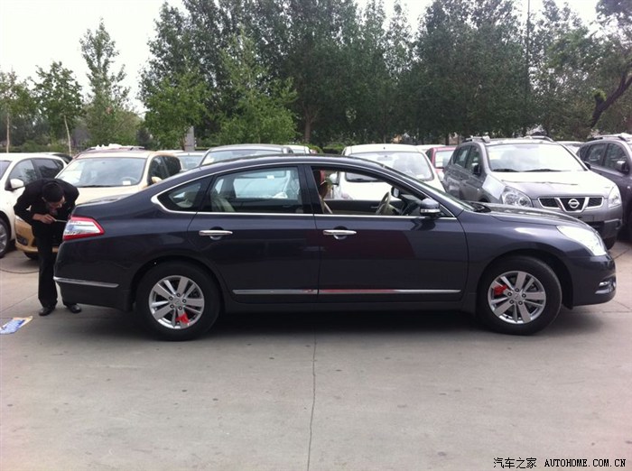 最喜欢侧面的造型了,晨曦紫的颜色兼顾了我和老婆的需要