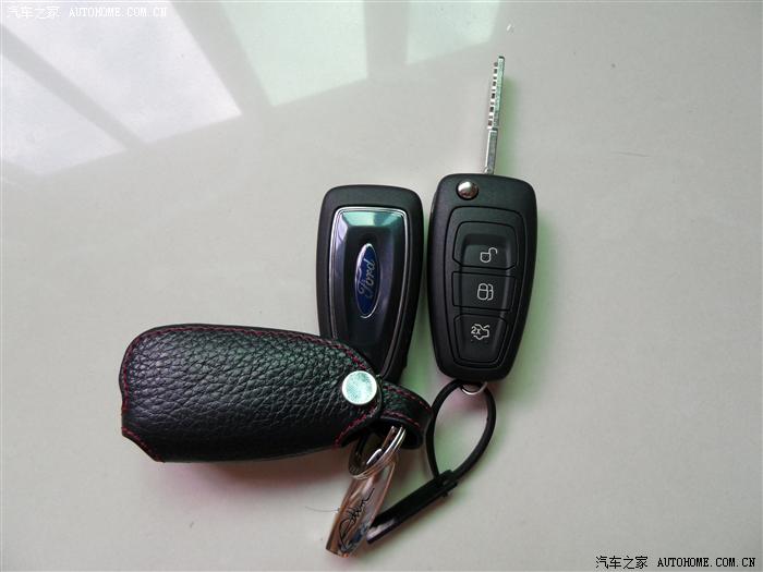 2012款的福克斯三厢的钥匙是怎么样子的