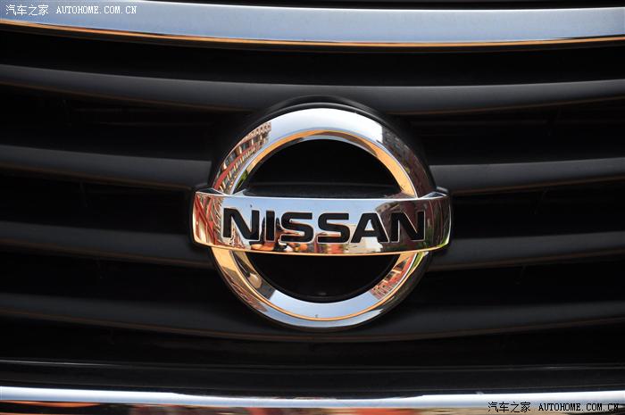 漂亮的尼桑车标,看看,闪不闪?正宗的.