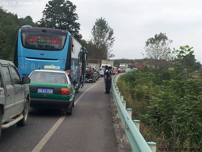 今天贵毕路又堵车了